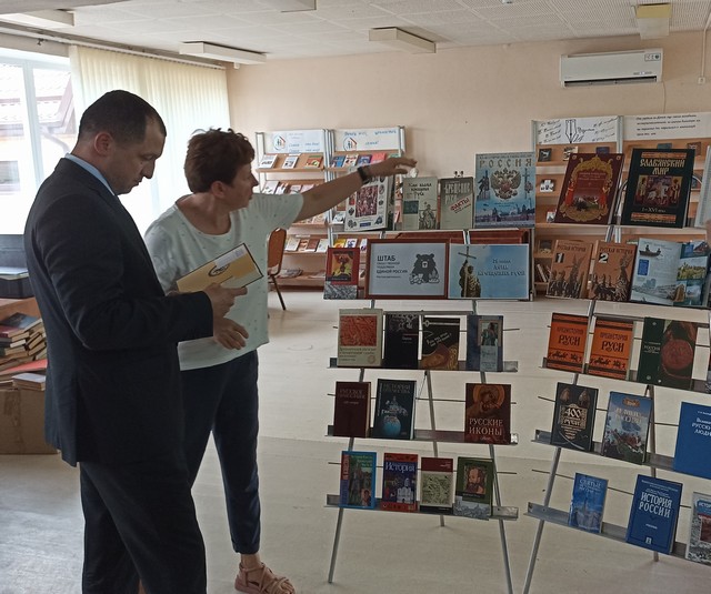 Депутат Законодательного собрания Ростовской области посетил центральную библиотеку